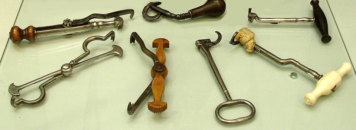 Antique dental tools in London museum